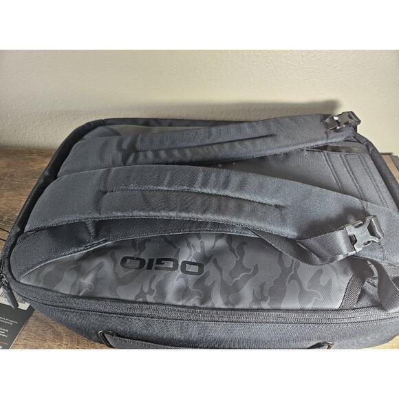 OGIO Black Lucid Carry-On Commuter Backpack Laptop with many Sleeve Pockets - Picture 2 of 12